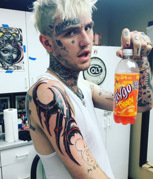 Lil Peep's tribal tattoo on his bicep.