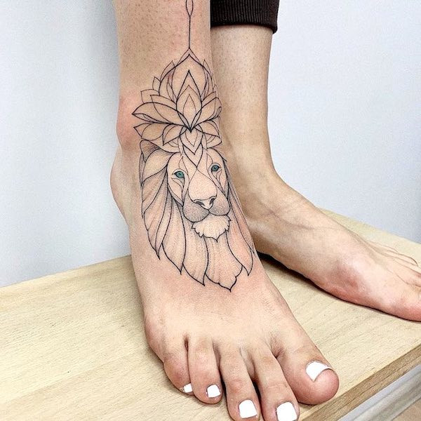 A geometric lion foot tattoo, a minimalist and modern design ideal for Leo zodiac representation