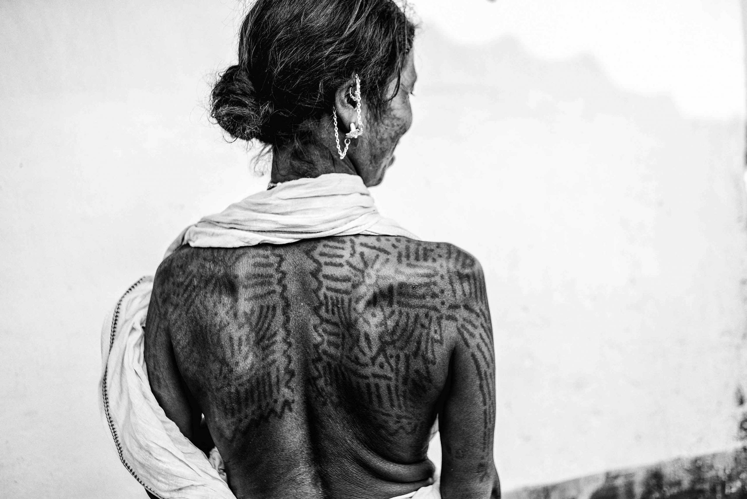 Baiga back tattooing, elaborate nature-inspired motifs