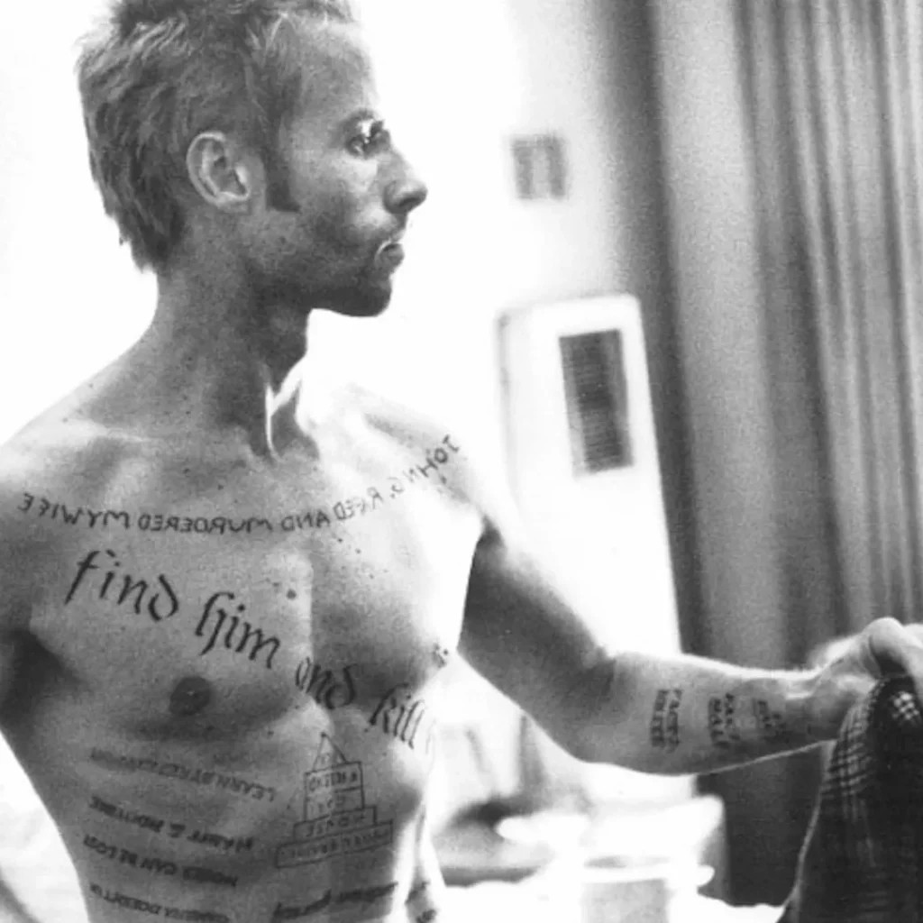 Guy Pearce as Leonard Shelby in Memento with chest tattoo