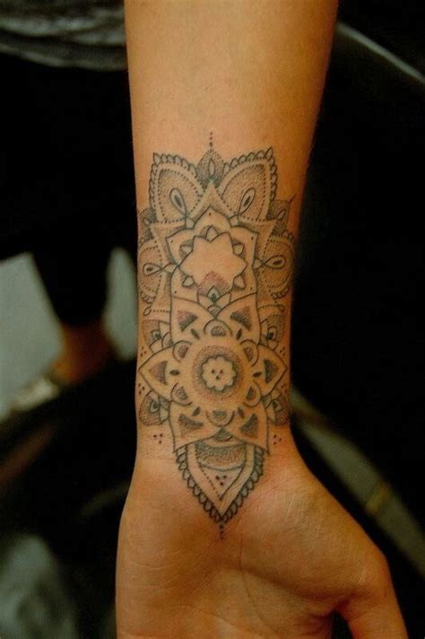 Geometric pattern extending from hand to forearm