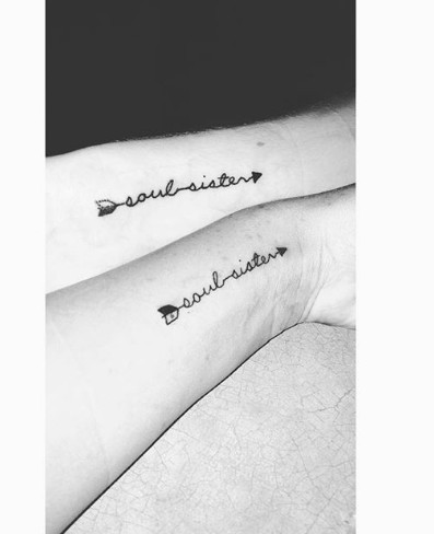 Script &quot;Soul Sister&quot; tattoos, directly declaring a deep and soulful connection between friends