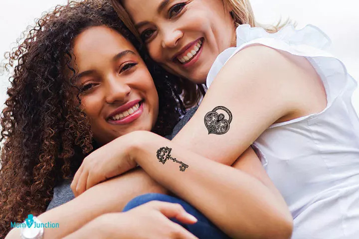 Lock and key mother-daughter tattoo, symbolizing deep emotional connection