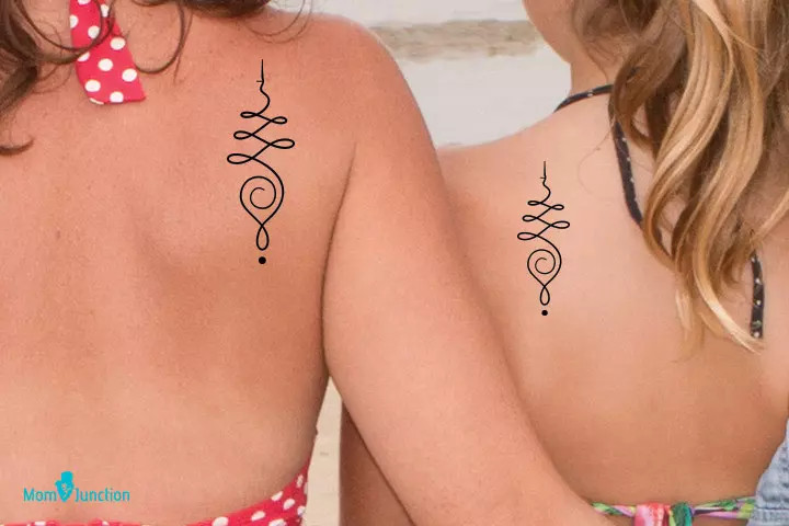 Matching lines mother-daughter tattoo, simple and subtle connection