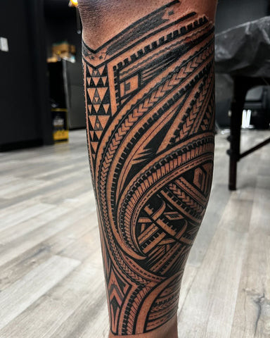 Maori tribal leg tattoo for men showcasing traditional and symbolic designs