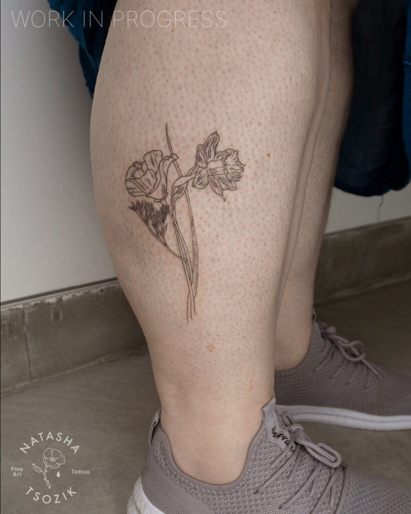 Poppy flower tattoo on a leg by Natasha Tsozik