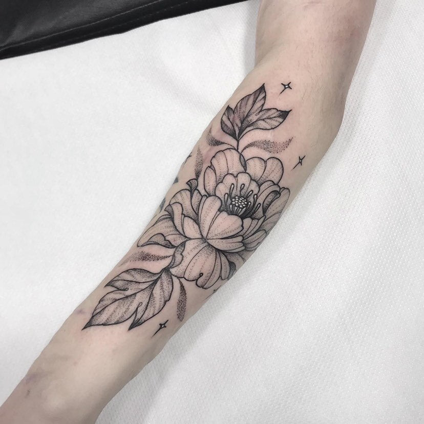 A person's leg with a vibrant tattoo artfully placed around a scar, demonstrating how tattoos can transform scars into beautiful features by Justin West (@sailors_rehab)