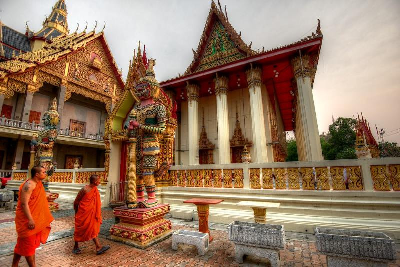 Wat Bang Phra, Bangkok. Image by Ashit Desai via Flickr