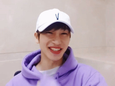 Sangyeon complimenting a tattoo