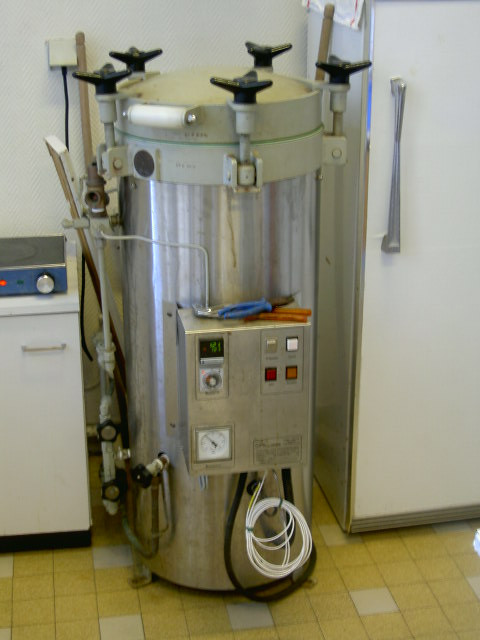 Autoclave looks like a pressure cooker