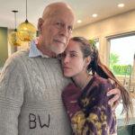 Bruce Willis holds onto daughter