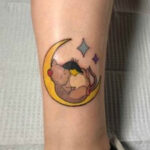 Tattoo apprentice practices tattooing on synthetic skin