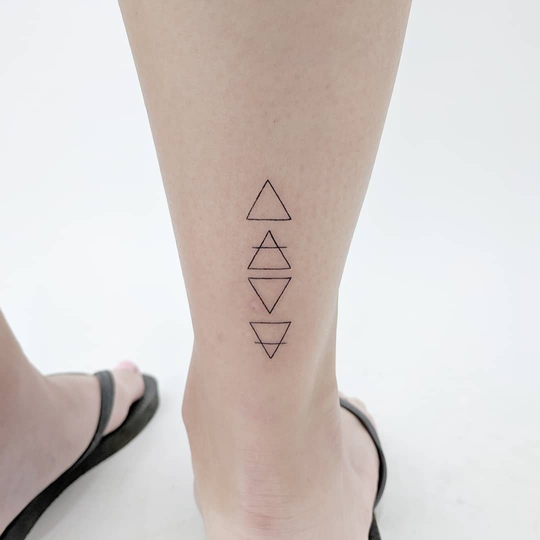 A finger tattoo symbolizing the air element.