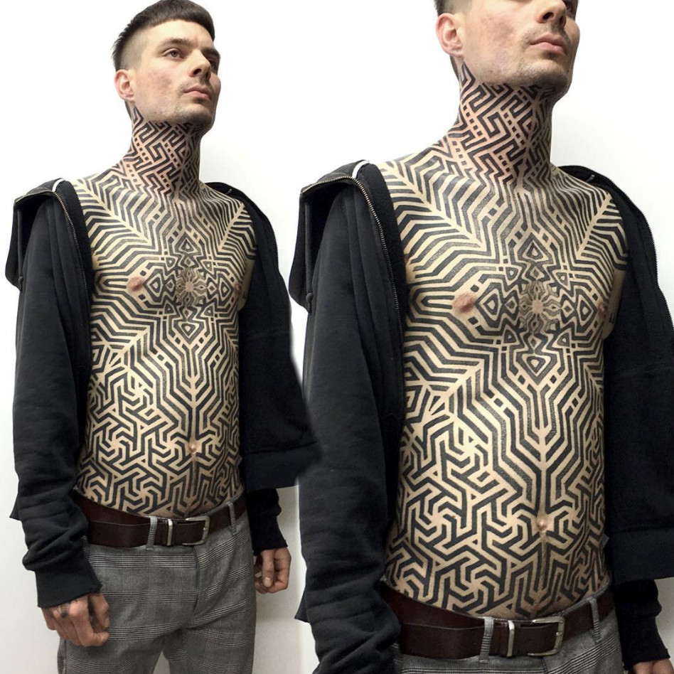 Geometric blackwork by Tomas Tomas #geometric #blackwork #sevendoorstattoo