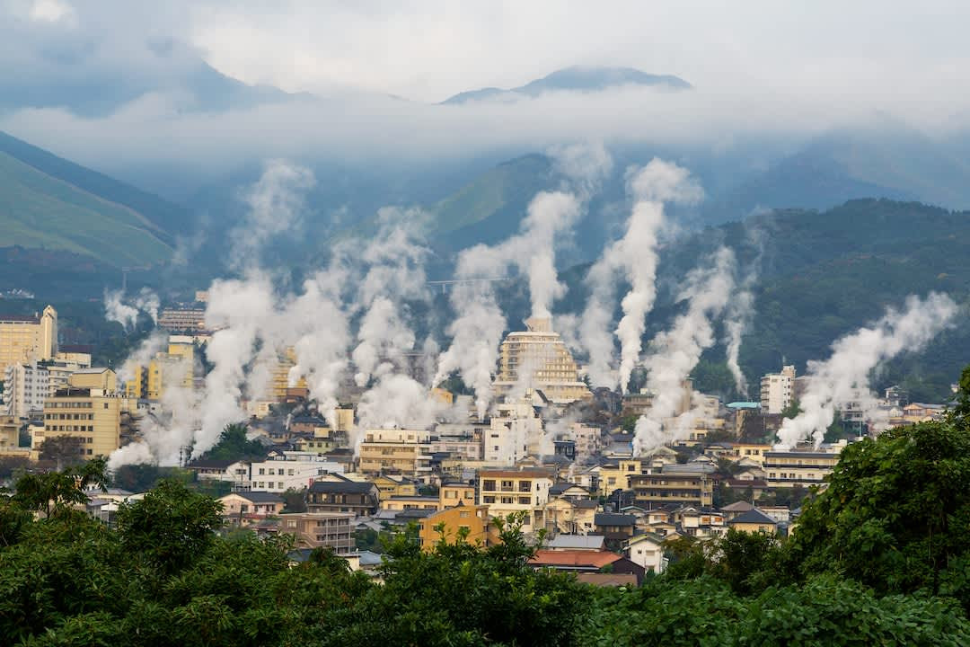 Relax in the picturesque setting of Shibaseki Onsen in Oita Prefecture, offering a variety of tattoo-friendly baths with different water temperatures