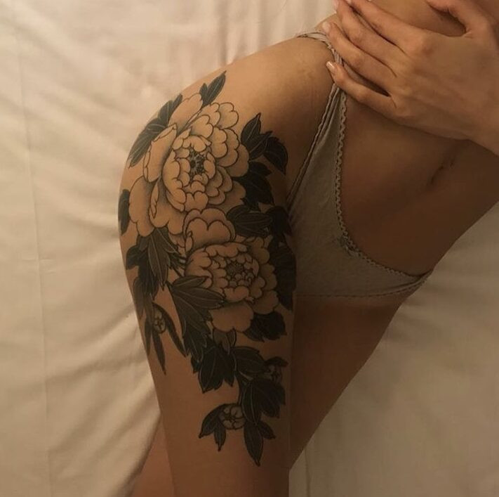 Minimalist peony tattoo by Rodrigo Souto with thin lines and simple design