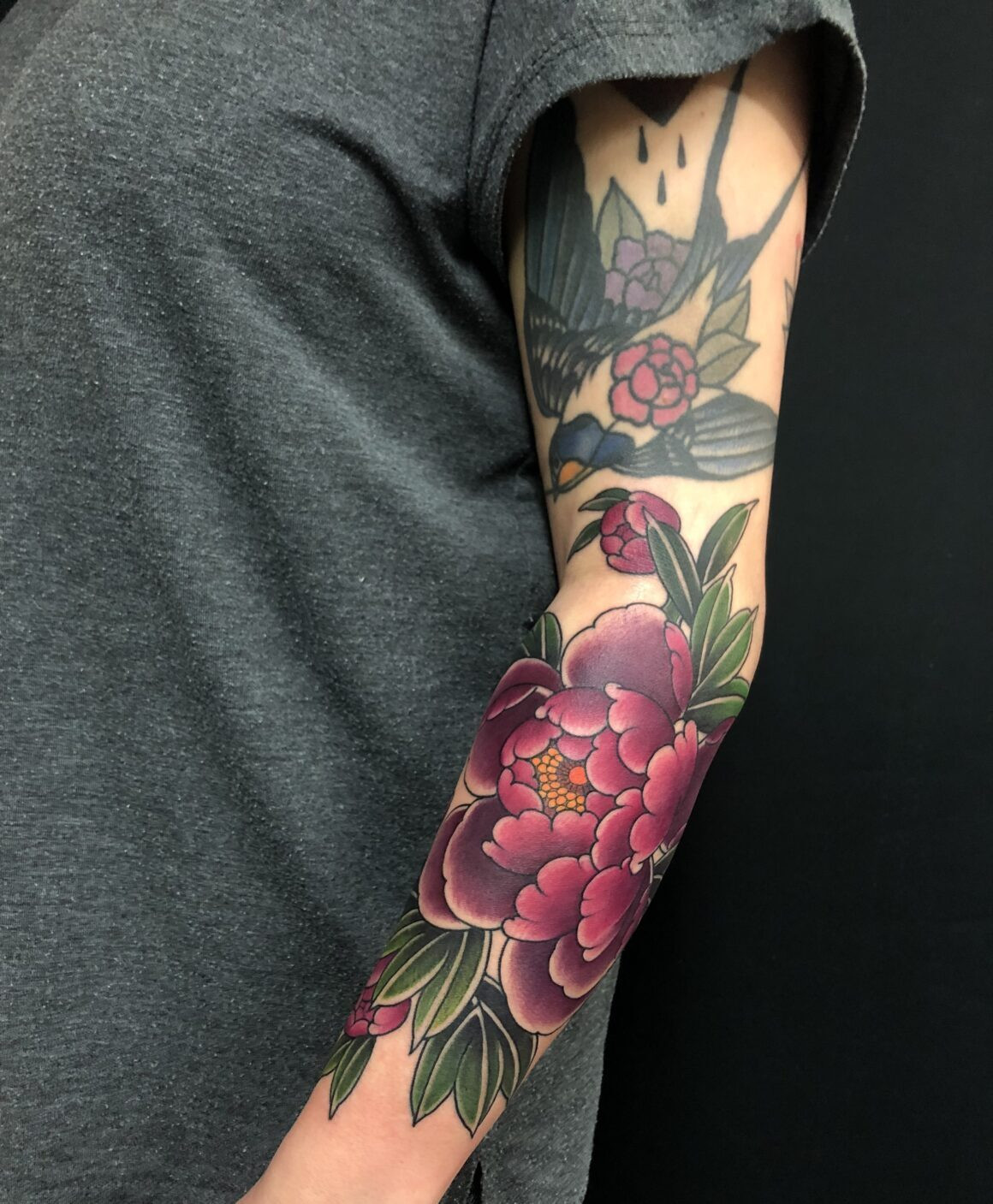 Peony tattoo design by Rodrigo Souto with red and pink petals