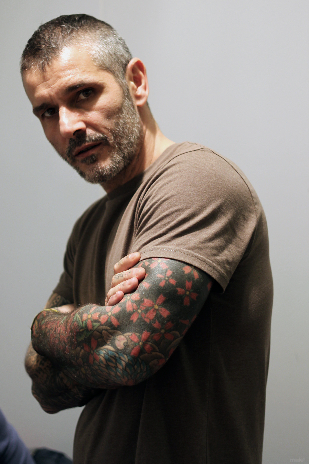 Arm tattoo with loose-fitting t-shirt