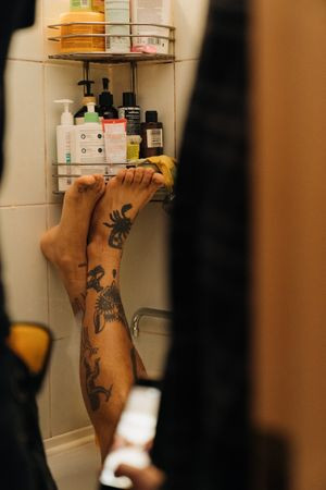 Illustration depicting when you can take a bath after a new tattoo