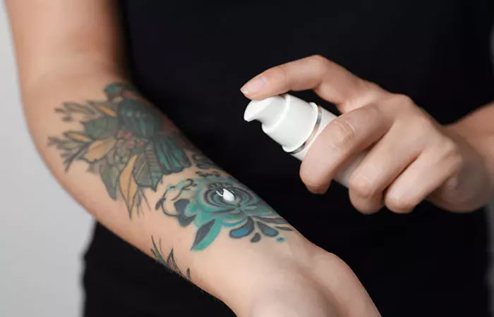 Benefits of using Cetaphil for tattoo aftercare include suitability for sensitive skin, supporting the skin's natural barrier, and being non-comedogenic