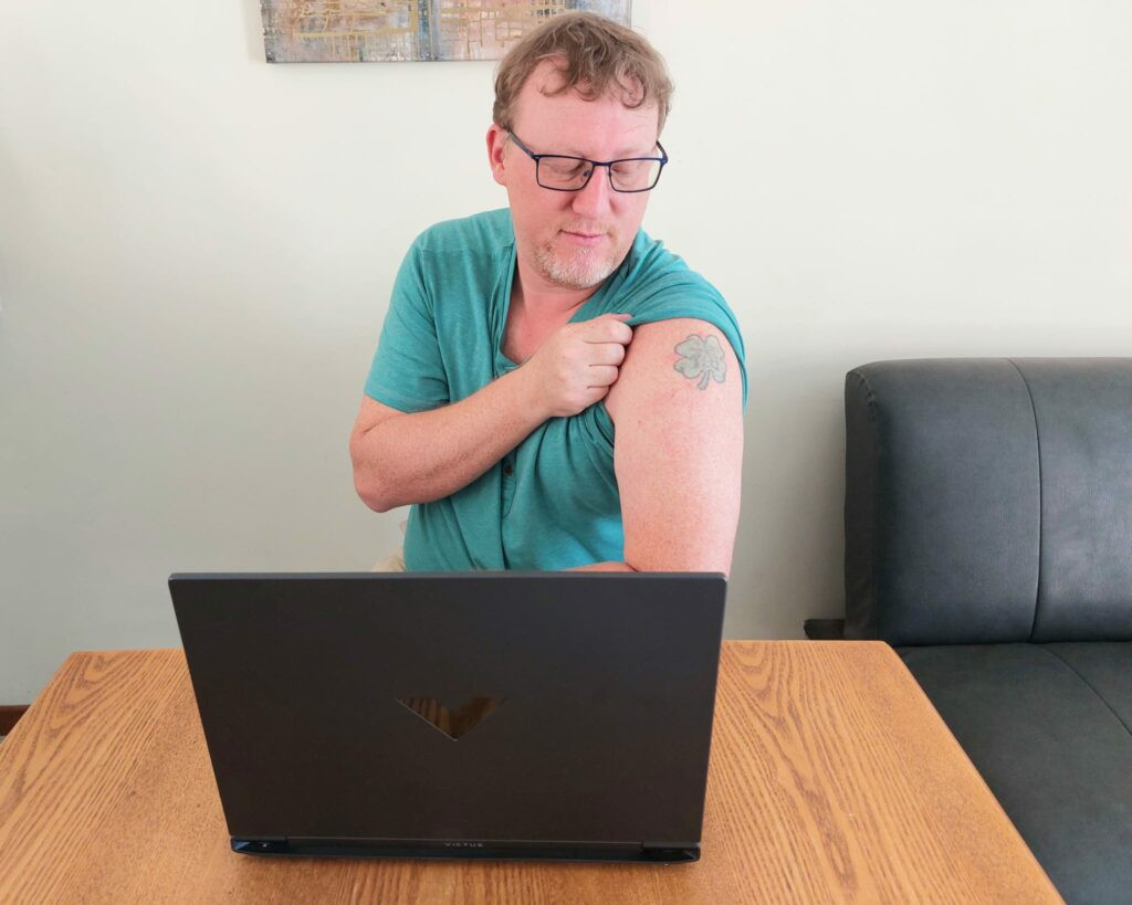 Teacher with tattoo in zoom