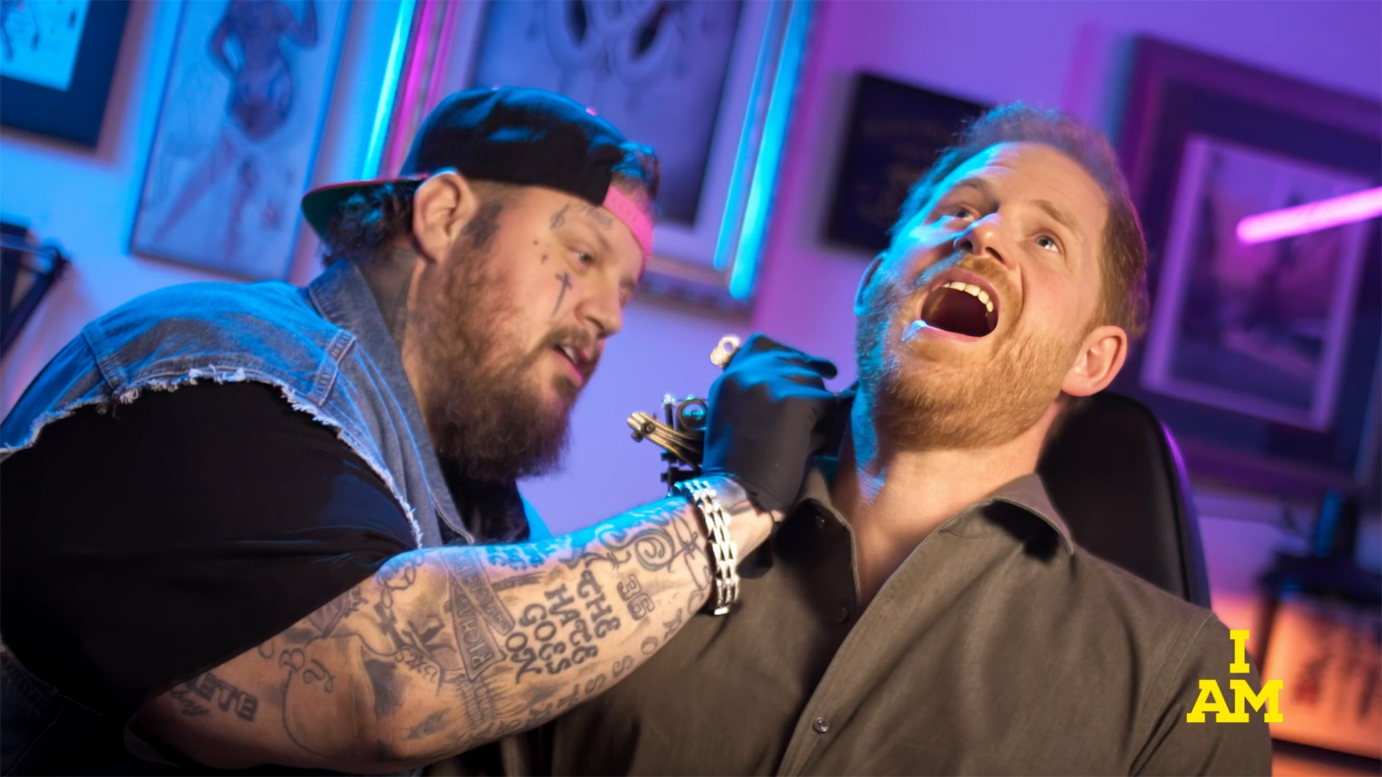 Jelly Roll jokingly gives Prince Harry a tattoo. Invictus Games