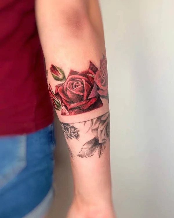 Eye catching rose bracelet tattoo design by @noemesystattoo