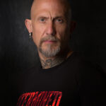 Tattoo Tom Mitchell with children