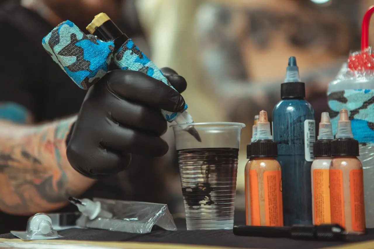 Tattoo artist holding a tattoo machine